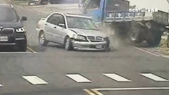 毒蟲遇警慌了！跳駕駛座一路逆向飆逃