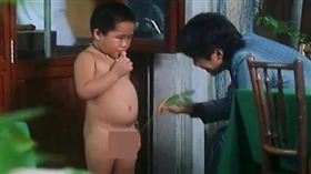 ▲喜劇之王當中周星馳與小男孩。（圖／翻攝自百度百科）