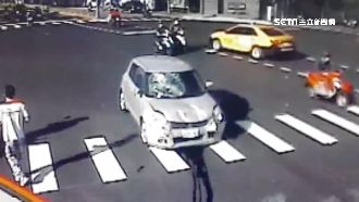 2車路口高速相撞　騎士空翻重摔墜地