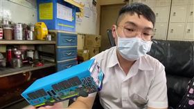 最年輕基隆市公車司機林弘翊  努力20年圓夢基隆市公車處最年輕新進司機林弘翊今年26歲，經過至少20年終於實現夢想，他說，家人也非常支持他在公車處服務；小時候覺得開公車服務大眾真的很棒，如今圓夢考進公車處，他也會向學長學習，服務更多民眾。（讀者提供）中央社記者王朝鈺傳真  110年9月7日