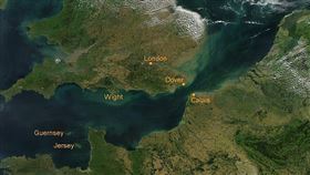 英吉利海峽地區，出現巨大綠色火球。（圖／翻攝自維基百科）