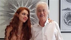 吉米佩奇和女友出席威尼斯影展。（圖／翻攝自scarlettzsabet　IG）