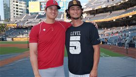 ▲大谷翔平賽前和達比修有合影。（圖／翻攝自天使推特）