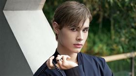 利路修因在選秀節目上擺出厭世臉而爆紅。（圖／翻攝自利路修微博）