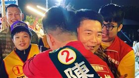 顏寬恒臉書PO出與陳柏維的合照,宣布投入罷免陳柏惟的刪Q行動（圖／翻攝自臉書）