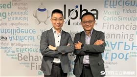 阿爾發投顧董事長陳志彥(右)、總經理陳敏宏(左)。（圖／記者戴玉翔攝影）