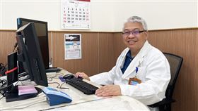 林理信醫師提醒，民眾若出現長期發炎性下背痛症狀、有僵直性脊椎炎家族病史等，應儘早尋求醫師檢查診斷。（圖／林理信醫師提供）