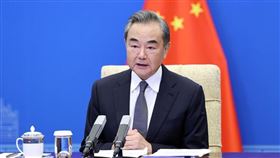 塔利班7日成立阿富汗新政府後，中國國務委員兼外長王毅8日宣布，將緊急提供價值人民幣2億元的糧食、越冬物資、疫苗和藥品給阿富汗。（圖／翻攝自中國外交部網頁fmprc.gov.cn）
