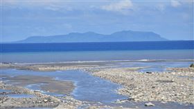 颱風璨樹逼近  台東劃定海邊山區溪流管制颱風璨樹逼近，台東災害應變中心10日上午8時2級開設，同時公告劃定山區、海邊、溪流管制區，禁止進入或是強制驅離。圖為上午台東地區海面風浪平靜，還未明顯增強。中央社記者盧太城台東攝  110年9月10日
