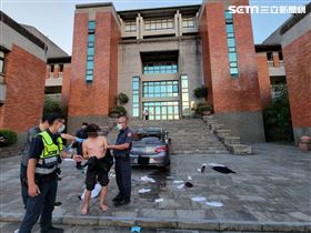 北藝大李姓舍監開賓士車衝撞行政大樓遭逮。（圖／翻攝畫面）