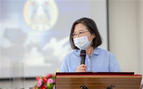 蔡英文視導「空軍防空暨飛彈指揮部」、「軍備局生產製造中心」及「海軍艦隊指揮部」。（圖／總統府提供）