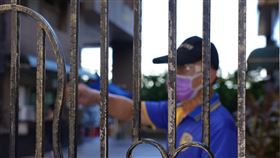 新北板橋某社區感染  新增一名大樓裝修工人確診新北市板橋某幼兒園群聚演變成COVID-19（2019冠狀病毒疾病）Delta變種病毒株社區感染，785名住戶核酸檢測（PCR）9日出爐，皆為陰性；但新增一名大樓裝修工人確診COVID-19，感染源疫調中。中央社記者沈佩瑤攝  110年9月9日