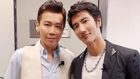 陶喆爆《手牽手》內幕：王力宏有偶包