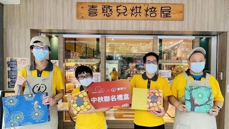 「蓮花種子」月餅？外籍工程師嚐鮮