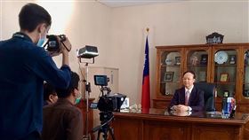 中華民國駐泗水辦事處慶國慶中華民國駐泗水辦事處今年慶賀國慶的影片強調台灣民主精神，處長林鼎翔透過影片致詞表示，期盼印尼與中華民國攜手共同守護民主價值，共創繁榮的未來。（中華民國駐泗水辦事處提供）中央社記者石秀娟雅加達傳真　109年10月9日