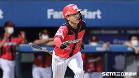 ▲味全龍三壘手吳東融。（圖／記者劉彥池攝影）