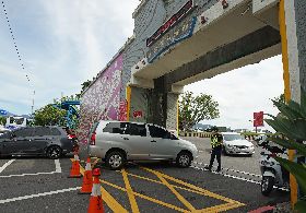颱風璨樹來襲  北市堤外車輛只出不進