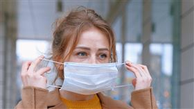 脫口罩、戴口罩。（圖／翻攝自pexels）
