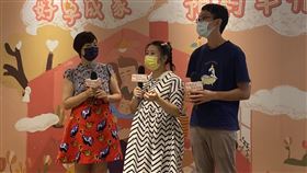 國健署今年7月推最新人工生殖補助方案，無排富且年齡層放寬。36歲的林小姐（中）成為政策上路受惠者。（圖／記者簡浩正攝影）