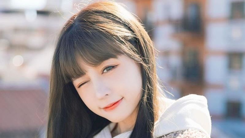 愛愛女王新造型　深V上衣雙球藏不住
