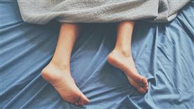睡到一半腳抽筋，圖／PIXABAY