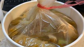 熱湯用塑膠袋裝…「一堆塑化劑」他氣炸　網秒打臉：沒常識（圖／翻攝自Dcard）