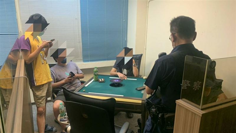 桃園麻將館偷營業　店員辯：開放練習