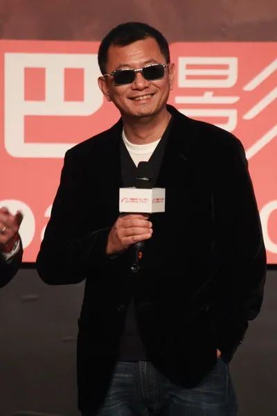 知名導演王家衛被爆想開夏令營蒐集劇本。（圖／翻攝自微博）