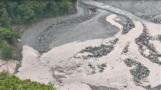土石下衝！明霸克露橋便道又遭沖毀