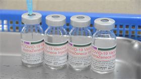 疫苗數量夠　澎湖開放雇主助移工預約施打澎湖縣衛生局17日指出，中央13日已開放外籍移工至「公費疫苗預約平台」意願登記，考量澎湖AZ疫苗數量充足，為避免外籍移工形成防疫破口，縣府也開放雇主可協助移工持居留證及健保卡，直接向各衛生所、合約醫療院所預約登記施打AZ疫苗。（澎湖縣政府提供）中央社  110年7月17日