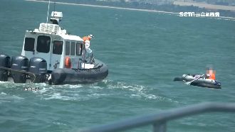 最狂偷渡客！颱風天划橡皮艇闖金門