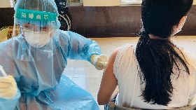 醫護進駐板橋某社區專案施打疫苗