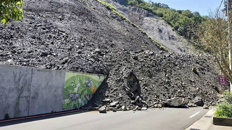 後方山坡崩塌　新竹尖石秀巒國小停課