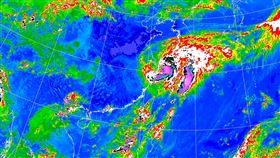 「璨樹颱風」遠颺，不過受其影響，風場改為西南風。（圖／翻攝自氣象局）