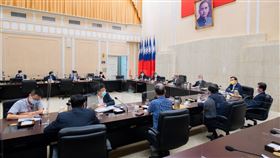 行政院長蘇貞昌13日上午召開擴大防疫會議。（圖／行政院提供）