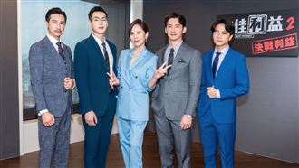 天心西裝內沒穿辣爆　男人堆裡臉腫了