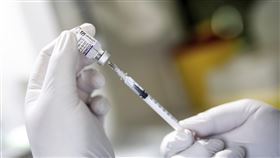 接種疫苗。(圖/美聯社/達志影像)