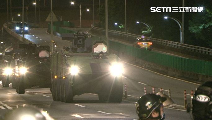 模擬共軍攻擊電信機房　甲車馳騁街頭