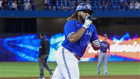▲小葛雷諾（Vladimir Guerrero Jr.）敲出本季第45轟！超越大谷翔平。（圖／翻攝自藍鳥推特）