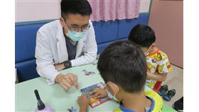 ▲彰化醫院精神科的早療團隊的治療畫面（圖／彰化醫院提供）