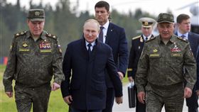 俄羅斯與周邊6國年度軍演正式登場，普丁親自監督，圖／美聯社／達志影像