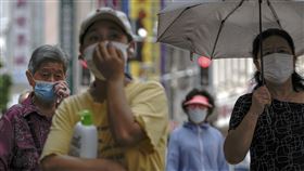 中國,上海,新冠肺炎,口罩（圖／美聯社／達志影像）