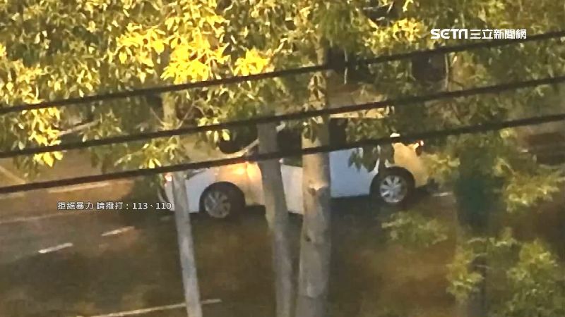 男吼女哭夜半鬧　離去前還狂按喇叭