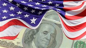 疫後佈局「股＋債」！平衡型基金超夯　富坦穩月收年漲2成 美股 股市 基金 美國 華爾街 美元（示意圖／翻攝自Pixabay）