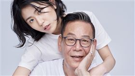 龍劭華跟女兒陳璇合作替家具品牌拍微電影廣告。寶麗來國際娛樂股份有限公司提供