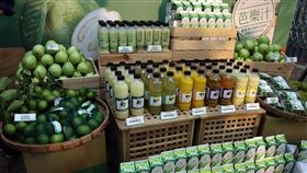 有產銷履歷身分證的果汁  四大超商販售（2）屏東縣軒禾農產品運銷合作社與國內企業合作，開發添加檸檬汁的芭樂汁，成為台灣第一個農業結合食品加工業，推出具有產銷履歷身分證的果汁，目前在四大超商販售。中央社記者郭日曉攝  110年9月6日