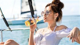 JKF女郎「Lara Fan 雙囍」。（圖／翻攝自
fanlara1223 IG）