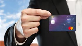 買iPhone13「刷卡優惠」出爐！最高回饋1300元（圖／兆豐銀行提供）