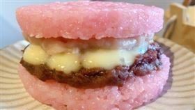 摩斯推「粉紅米堡」！ 他聯想這1物　萬人崩潰：回不去了（圖／翻攝自爆廢公社二館）