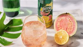 法國沛綠雅檸檬芭樂氣泡綜合果汁，每罐僅有28.4大卡！（圖／沛綠雅提供）